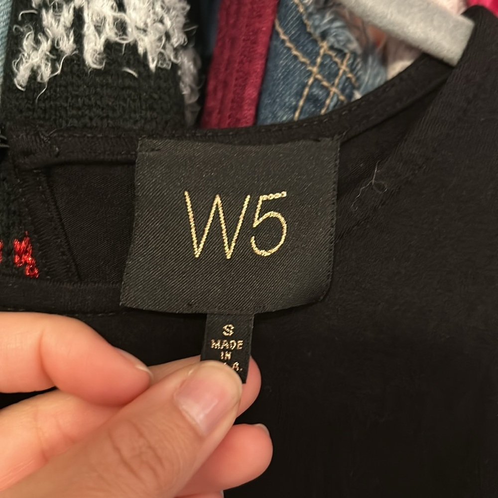 W5 Women’s Black Pleated Sleeve Blouse - Picture 2 of 7